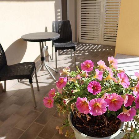 La Casa Di Loris Appartement Sarzana Buitenkant foto