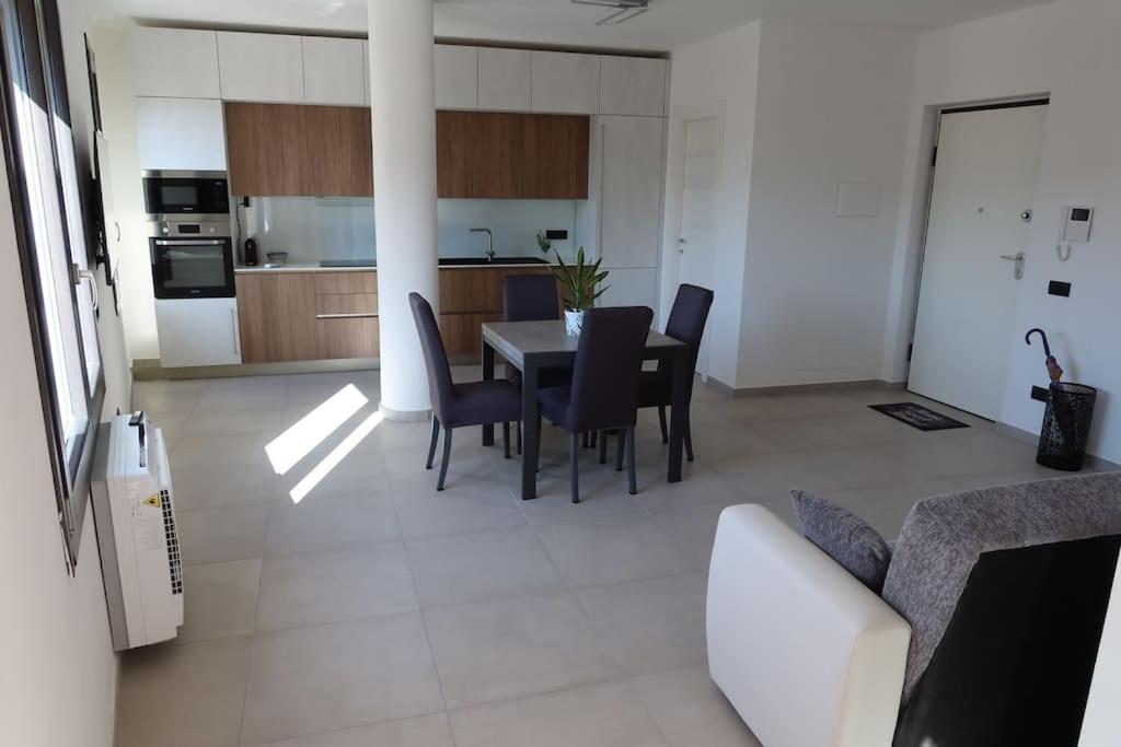 La Casa Di Loris Appartement Sarzana Buitenkant foto